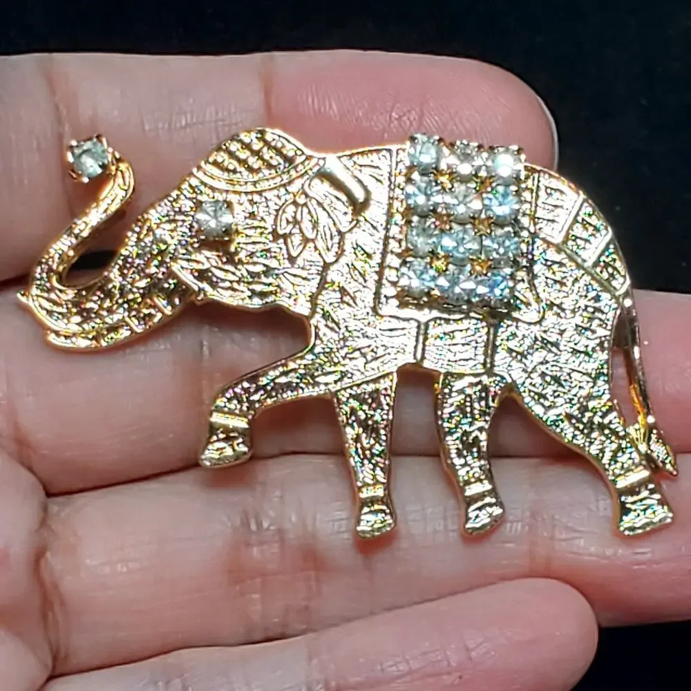 Elephant Trunk Up Clear Rhinestone Gold Tone Brooch Unsigned 1.5
